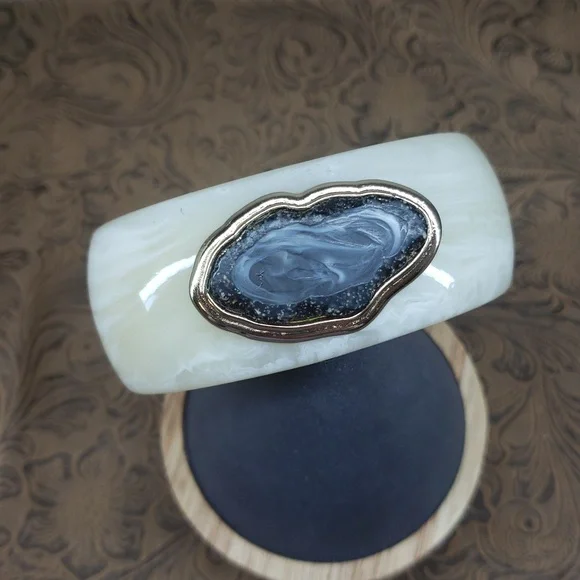 Vintage Super Chunky Lucite Faux Agate Cuff Bracelet - Picture 2 of 7